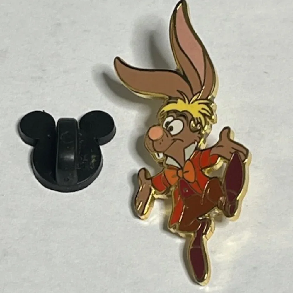 VTG Disney March Hare Alice in Wonderland Lapel Hat Vest Pin Gold Tone 1.75